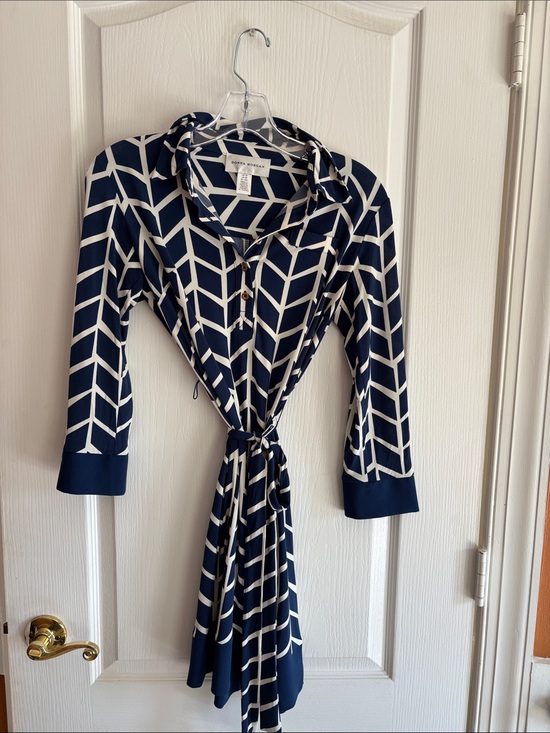 Donna Morgan Dresses & Skirts - Donna Morgan NEARLY NEW EUC SELF TIE SHIRT DRESS 2 Petite office brunch touring